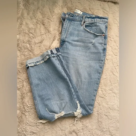 A&F Curve Love 90’s Straight Ultra High Rise Jeans - Picture 2 of 8